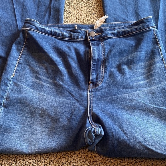Free People Size 30 Denim Bell Bottom Jeans w/ Distressed Hem in EUC - Picture 5 of 10